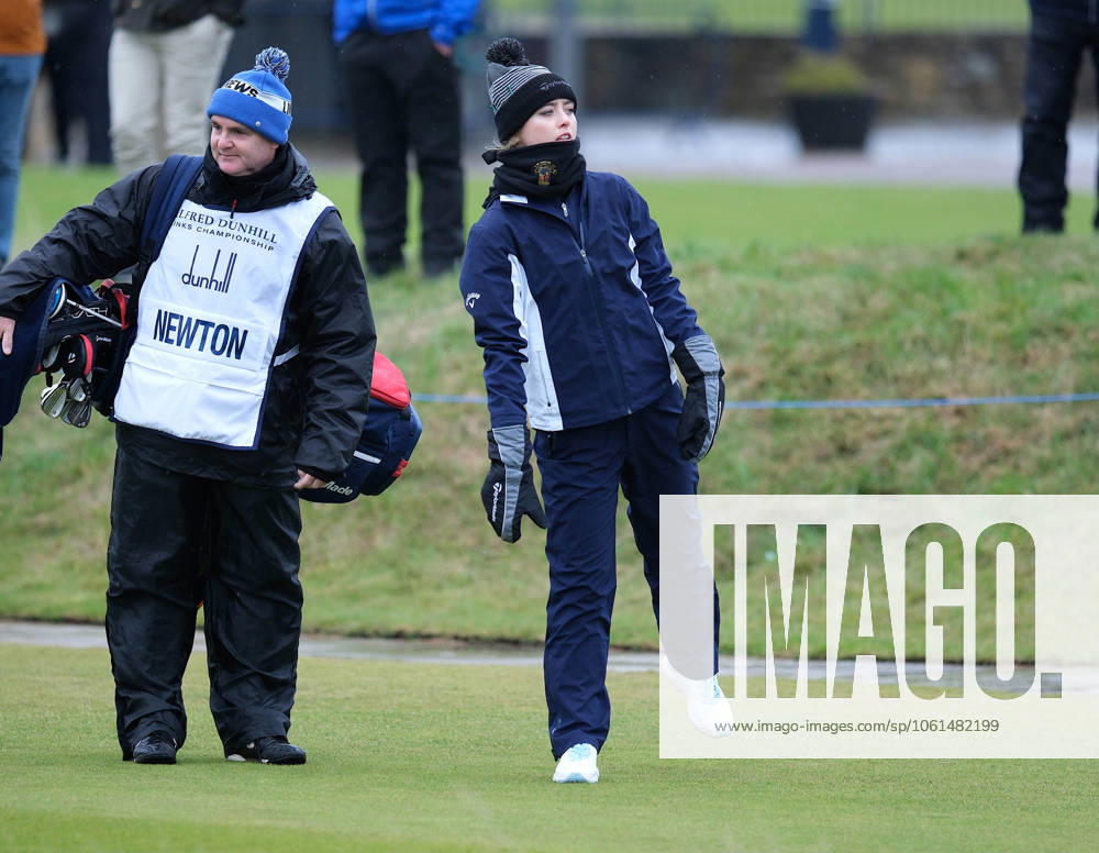 UK: The Alfred Dunhill Links Championship at Kingsbarns, St Andrews, Scotland on 30 September 2022 Pictured: Hollywood star Kathryn Newton on the 10th tee at Kingsbarns during the second round of the Alfred Dunhill Links Championship 2022 St Andrews Fife Scotland