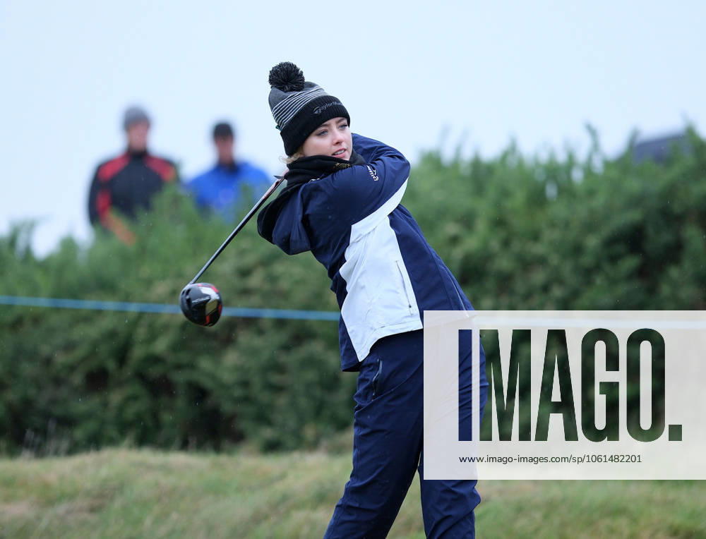 UK: The Alfred Dunhill Links Championship at Kingsbarns, St Andrews, Scotland on 30 September 2022 Pictured: Hollywood star Kathryn Newton on the 10th tee at Kingsbarns during the second round of the Alfred Dunhill Links Championship 2022 St Andrews Fife Scotland