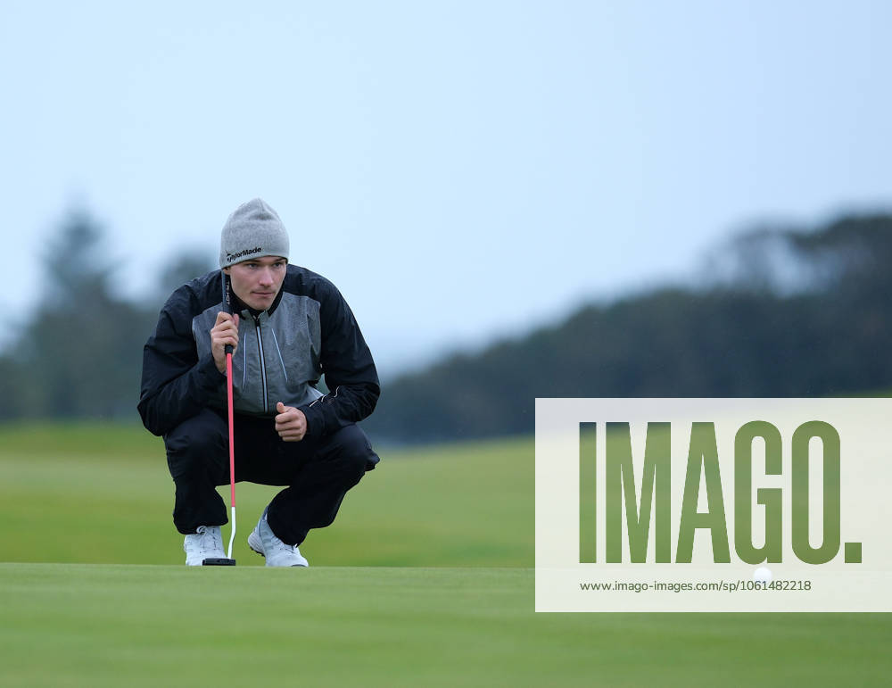 UK: The Alfred Dunhill Links Championship at Kingsbarns, St Andrews, Scotland on 30 September 2022 Pictured: Rasmus Hojgaard (Denmark) on the 9th green at Kingsbarns during the second round of the Alfred Dunhill Links Championship 2022 St Andrews Fife Scotland