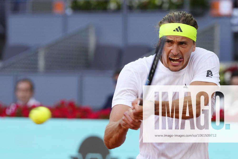 Bilder des Jahres 2025, Sport 04 April Mutua Madrid Open - Day Eight Alexander Zverev in action during the match between Francisco Cerundolo of Argentina and Alexander Zverev of Germany during the Men s Singles Round of 16 match on Day Eight of the Mutua Madrid Open 2025, ATP, Tennis Herren Masters 1000 and WTA, Tennis Damen 1000, tournament celebrates at La Caja Magica on April 29, 2025 in Madrid, Spain. Madrid Spain