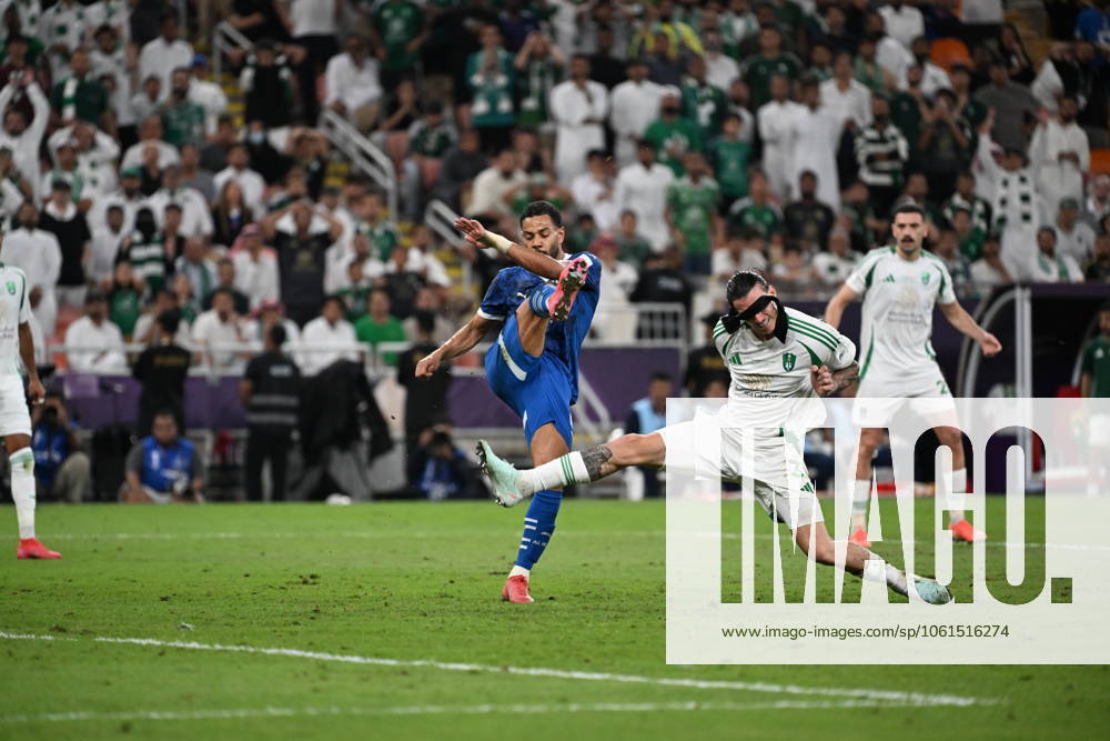 Al Ahli vs Al hilal - AFC Champions League Elite 2025 JEDDAH, SAUDI ARABIA - APRIL 29: Roger Ibanez of Al Ahl =t7=Strong defensive intervention. during the AFC Champions League Elite match betweenc al ahli saudi fc vs al hilal saudi at alinma bank stadium at king abdullah sports city.