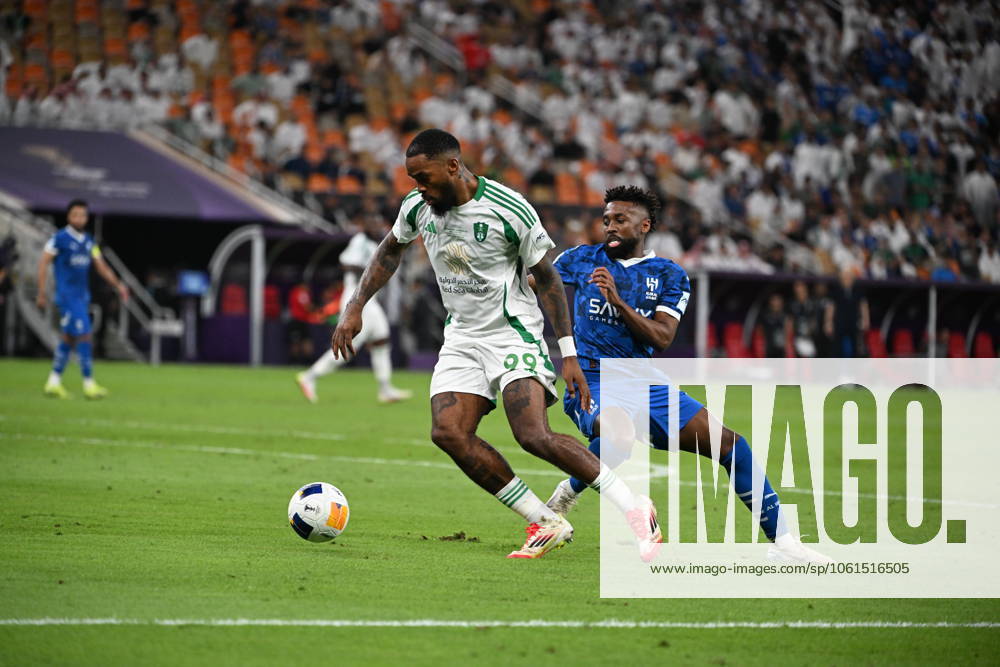 Al Ahli vs Al hilal - AFC Champions League Elite 2025 JEDDAH, SAUDI ARABIA - APRIL 29: Ivan Toney of Al Ahli Player dribbles past defender .during the AFC Champions League Elite match betweenc al ahli saudi fc vs al hilal saudi at alinma bank stadium at king abdullah sports city.