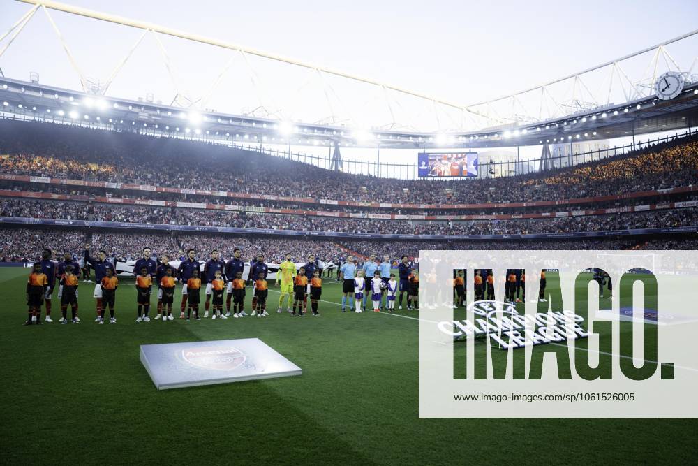 Arsenal FC v Paris Saint-Germain - UEFA Champions League Semi-final First Leg Players of Arsenal pose for a team photo before the UEFA Champions League semi-final first leg match between Arsenal and Paris Saint-Germain at Emirates Stadium in London, England, on April 29, 2025.