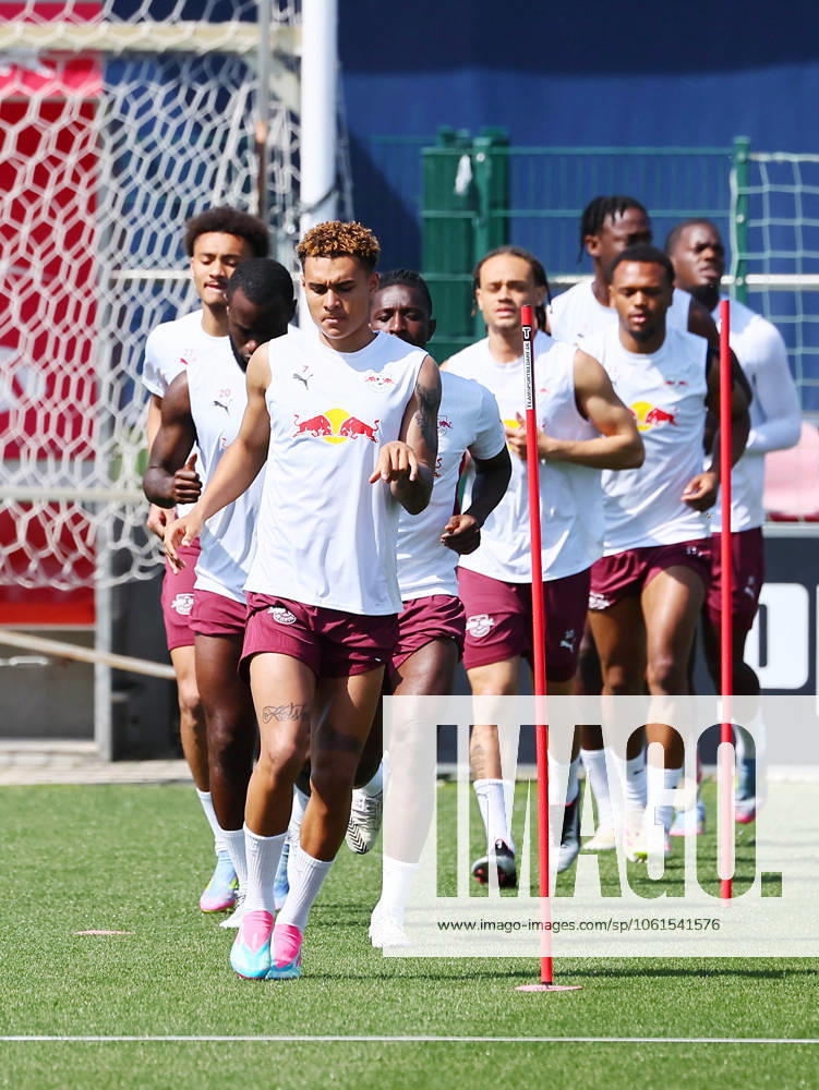 RB Leipzig Training Bundesliga Leipzig, 29 04 2025, RBL Training Center, Fußball Bundesliga , RB LEIPZIG Training , In the picture Antonio Nusa in front, RB Leipzig in front of Lutsharel Geertruida, Tidiam Gomis and Xavi Simons , , For editorial use only Only editorial use , Picture Point