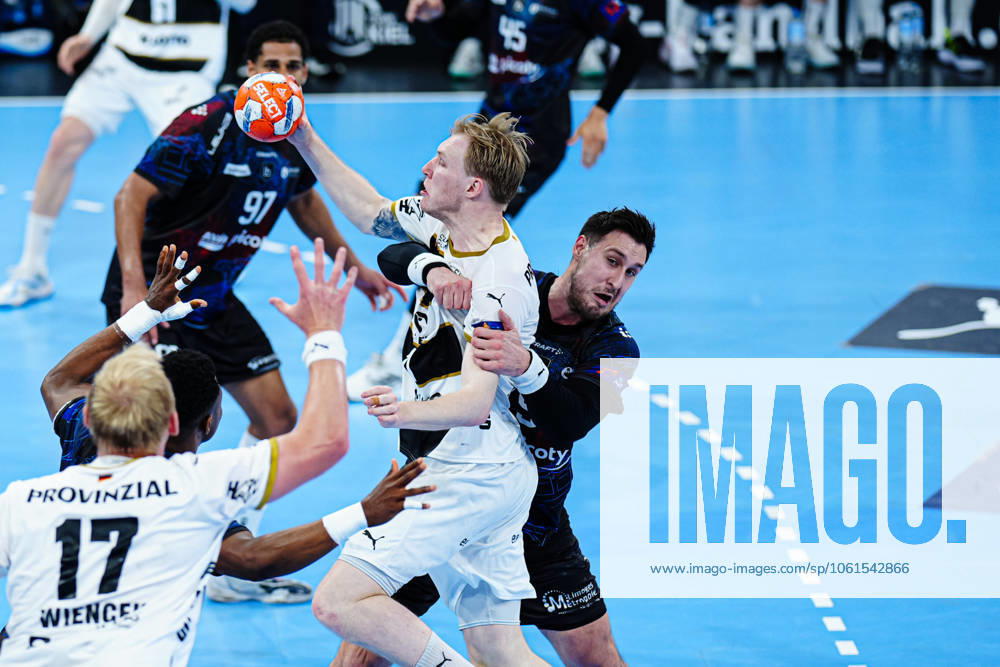 Eric Johansson THW Kiel, 21 , Tomislav Kusan Limoges Handball, 09 GER, THW Kiel vs Limoges Handball, Handball, EHF European League, quarter-finals, second leg, 2024 2025 season, 29 04 2025 GER, THW Kiel vs Limoges Handball, Handball, EHF European League, quarter-finals, second leg, 2024 2025 season, 29 04 2025 Kiel