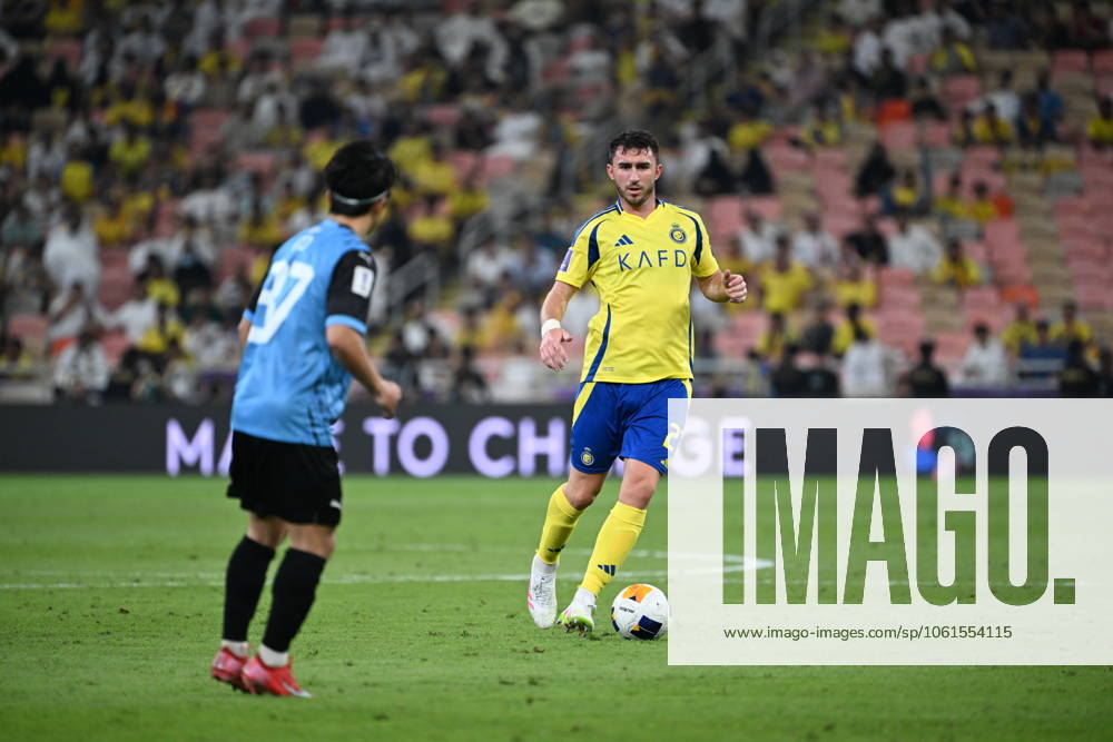 Al Nassr Club (KSA) vs Kawasaki Frontale (JPN) JEDDAH, SAUDI ARABIA - APRIL 30: LAPORTEAl Quick pass between teammates . Nassr Club (KSA) vs Kawasaki Frontale (JPN) during the AFC Champions League Elite match betweenc at alinma bank stadium at king abdullah sports city.