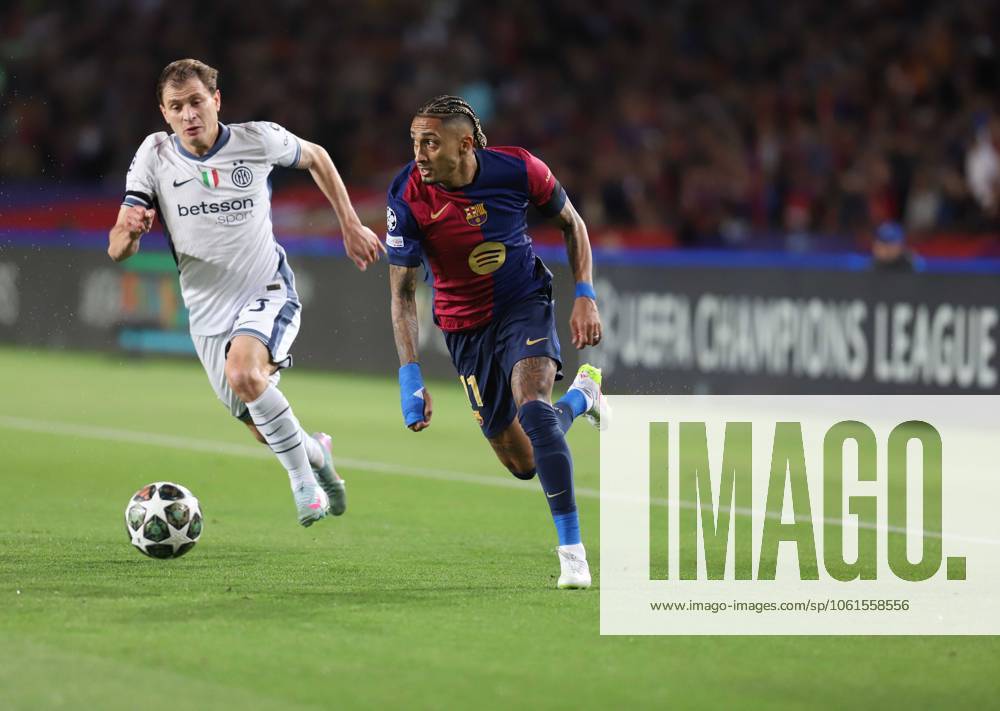 Barcelona Spain 30.04.2025 Raphinha FC Barcelona, Barca and Nicolo Barella (Inter Milan ) battle for the ball during the UEFA Champions League between FC Barcelona and Inter Milan at Estadi Olimpic Lluis Companys on 30 April 2025 in Barcelona. Sabadell Spain - ZUMAu50_ 20250430_zsp_u50_049