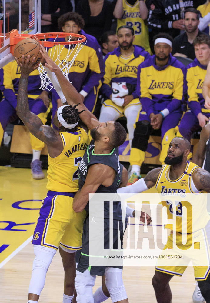Rudy Gobert 27 of the Minnesota Timberwolves blocks a layup by Jarred Vanderbilt 2 of the Los Angeles Lakers during Round One Game Five of the 2025 NBA, Basketball Herren, USA Playoffs on Wednesday May 30, 2025 at Crypto.com Arena in Los Angeles, California. Lakers lose to Timberwolves, 96-103. JAVIER ROJAS PI Los Angeles USA - ZUMAp124 20250430_zaa_p124_101