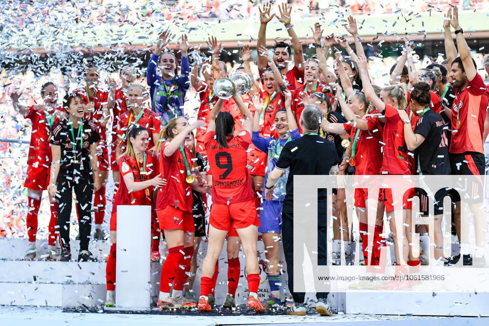 Soccer I Women I 2024 2025 season I DFB Cup I Final I FC Bayern Munich SV Werder Bremen I 01 05 2025 Jovana Damnjanovic 9, FC Bayern Munich holds up the cup and celebrates the cup victory with the team Cologne RheinEnergieStadion North Rhine-Westphalia Germany