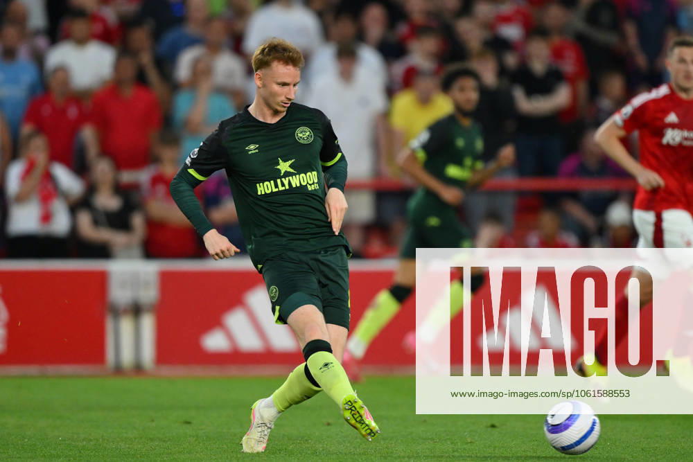 Nottingham Forest FC v Brentford FC - Premier League Sepp van den Berg of Brentford passes the ball during the Premier League match between Nottingham Forest and Brentford at the City Ground in Nottingham, England, on May 1, 2025. Nottingham Nottinghamshire United Kingdom
