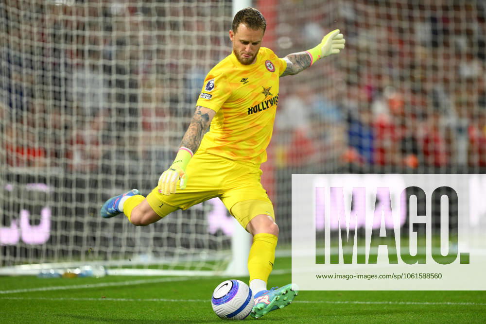 Nottingham Forest FC v Brentford FC - Premier League Mark Flekken of Brentford is in action during the Premier League match between Nottingham Forest and Brentford at the City Ground in Nottingham, England, on May 1, 2025. Nottingham Nottinghamshire United Kingdom