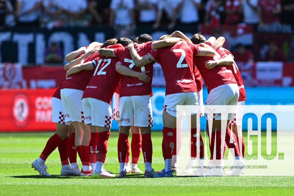 Bristol City v Preston North End EFL Sky Bet Championship 03 05 2025. Bristol City players huddle before kickoff during the EFL Sky Bet Championship match between Bristol City and Preston North End at Ashton Gate, Bristol, England on 3 May 2025. Bristol Ashton Gate Bristol England Editorial use only DataCo restrictions apply See www.football-dataco.com ,