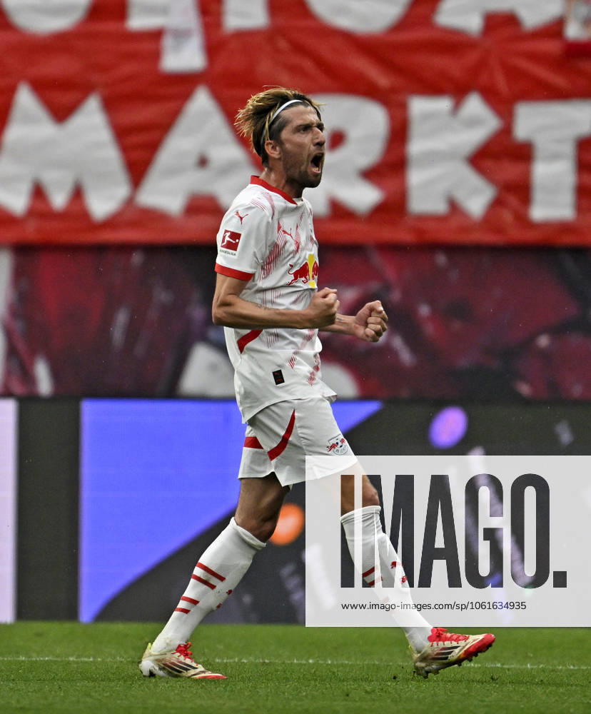 Soccer 1 Bundesliga 2024 2025, Matchday 32, RB Leipzig FC Bayern Munich, in the Red Bull Arena Leipzig, Kevin Kampl RB Leipzig cheers DFL and DFB regulations prohibit any use of photographs as image sequences and or quasi video