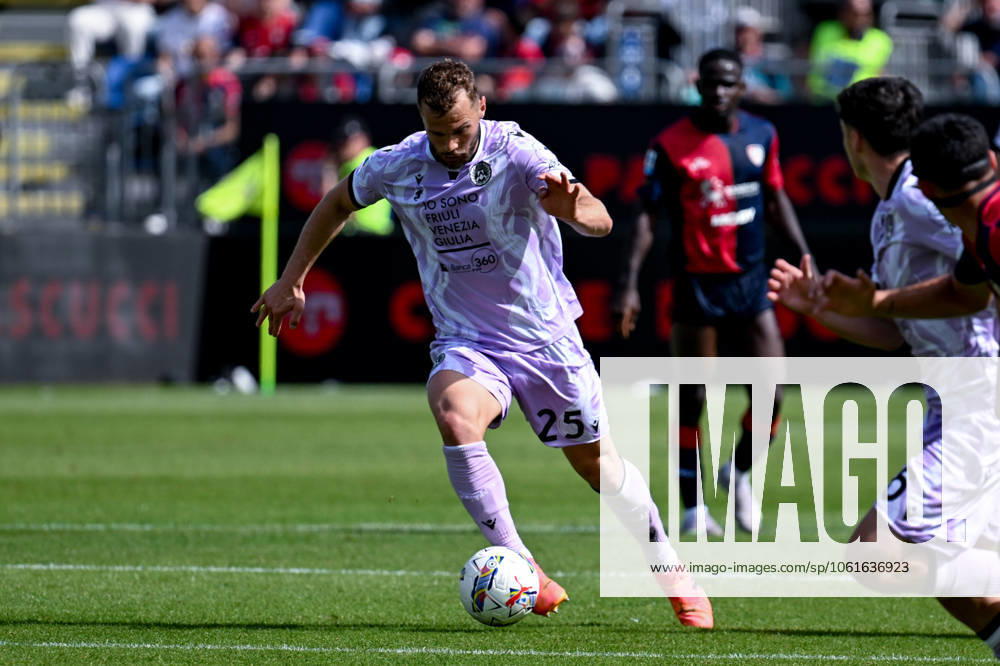 Udinese s Jesper Karlström in action during the Serie A soccer match between Cagliari Calcio and Udinese at the Unipol Domus in Cagliari, Sardinia - Saturday, 3 may 2025. - Soccer