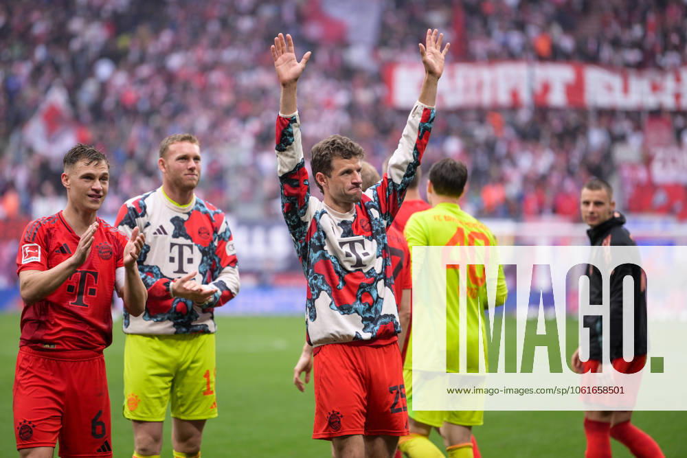 Soccer, 1 Bundesliga, 20250503, RasenBallsport Leipzig FC Bayern Munich In the picture Thomas MÜLLER Bayern, 25 Final cheer Leipzig Red Bull Arena Saxony Germany