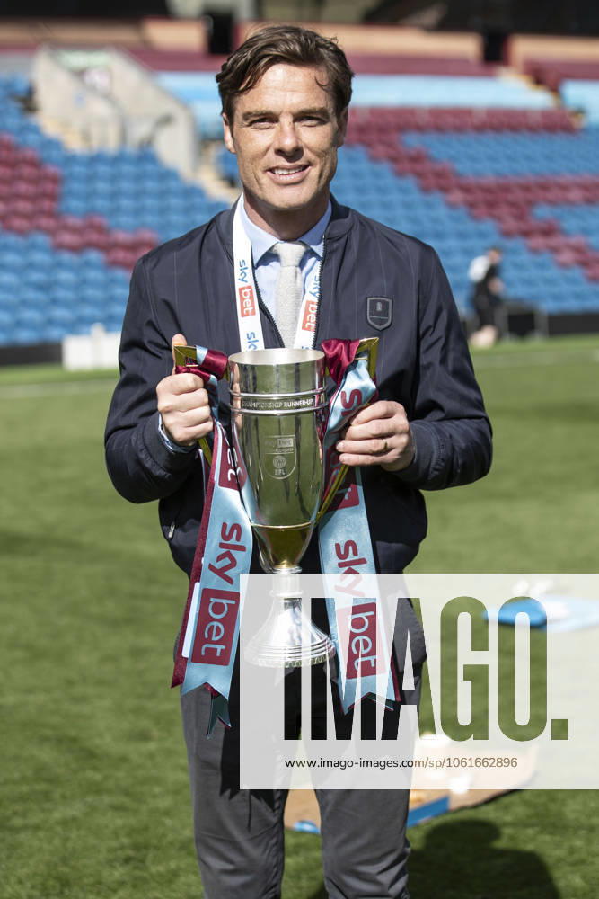 Burnley FC v Millwall FC - Sky Bet Championship Burnley FC manager Scott Parker holds the cup during the Sky Bet Championship match between Burnley and Millwall at Turf Moor in Burnley, on May 3, 2025. Burnley Lancashire