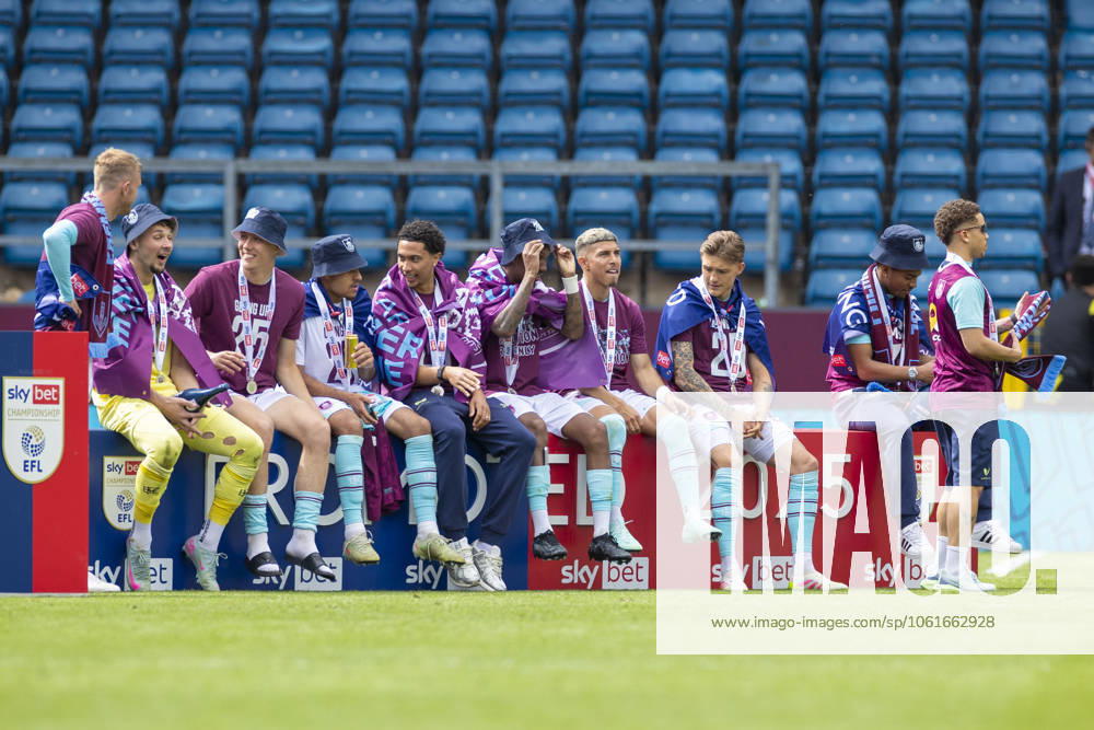 Burnley FC v Millwall FC - Sky Bet Championship Burnley players celebrate going up to the Premier League during the Sky Bet Championship match between Burnley and Millwall at Turf Moor in Burnley, on May 3, 2025. Burnley Lancashire