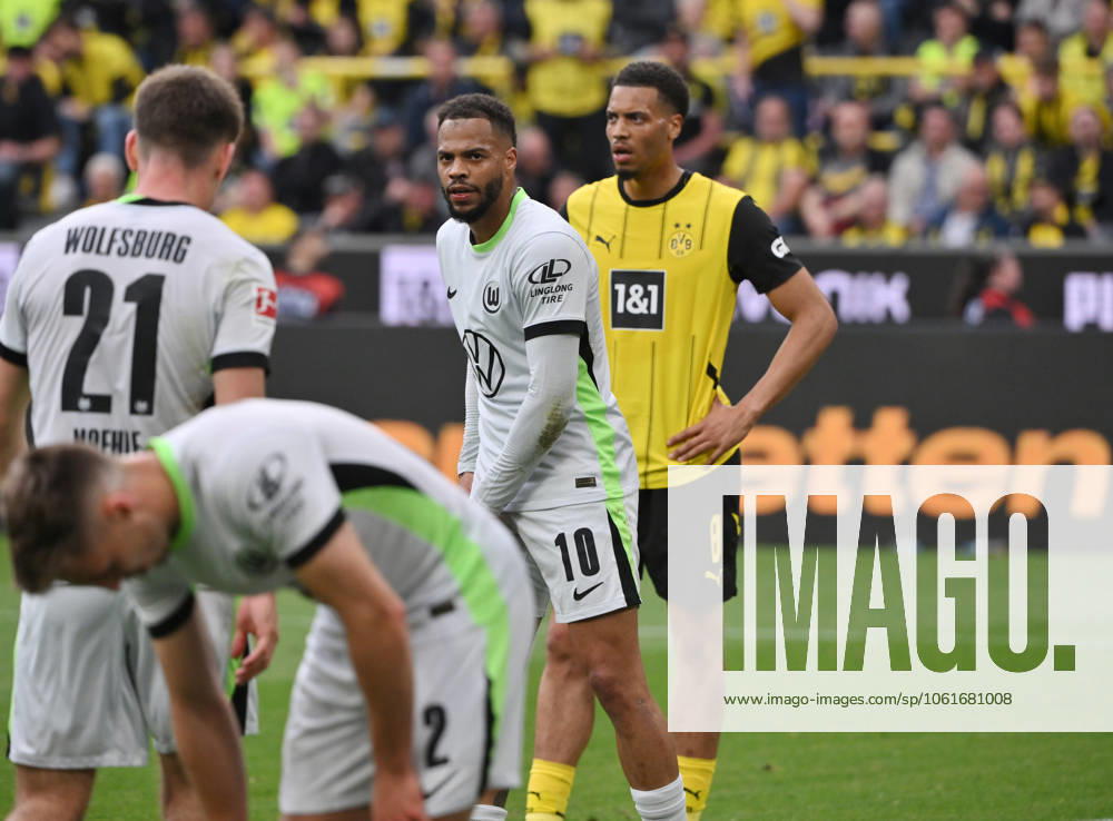 Felix Nmecha Borussia Dortmund , Lukas Nmecha VfL Wolfsburg , v re 03 05 2025, Soccer 1 Bundesliga, 32 Matchday, Season 2024 2025 Borussia Dortmund VfL Wolfsburg 4 0 Photo Maik Hölter Team2 DFL regulations prohibit any use of photographs as image sequences and or quasi video Dortmund Signal Iduna Park Nordrhein Westfalen Germany Team2