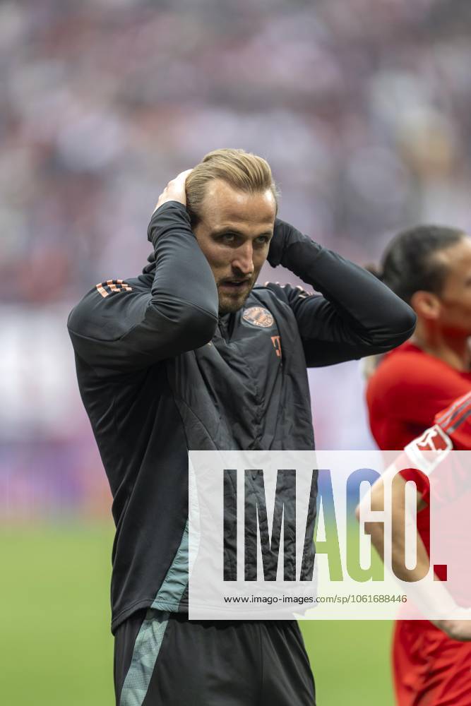 Soccer 1 Bundesliga 2024 2025, Matchday 32, RB Leipzig FC Bayern Munich, in the Red Bull Arena Leipzig, the Bayern players after the match, Harry Kane FC Bayern Munich pensive