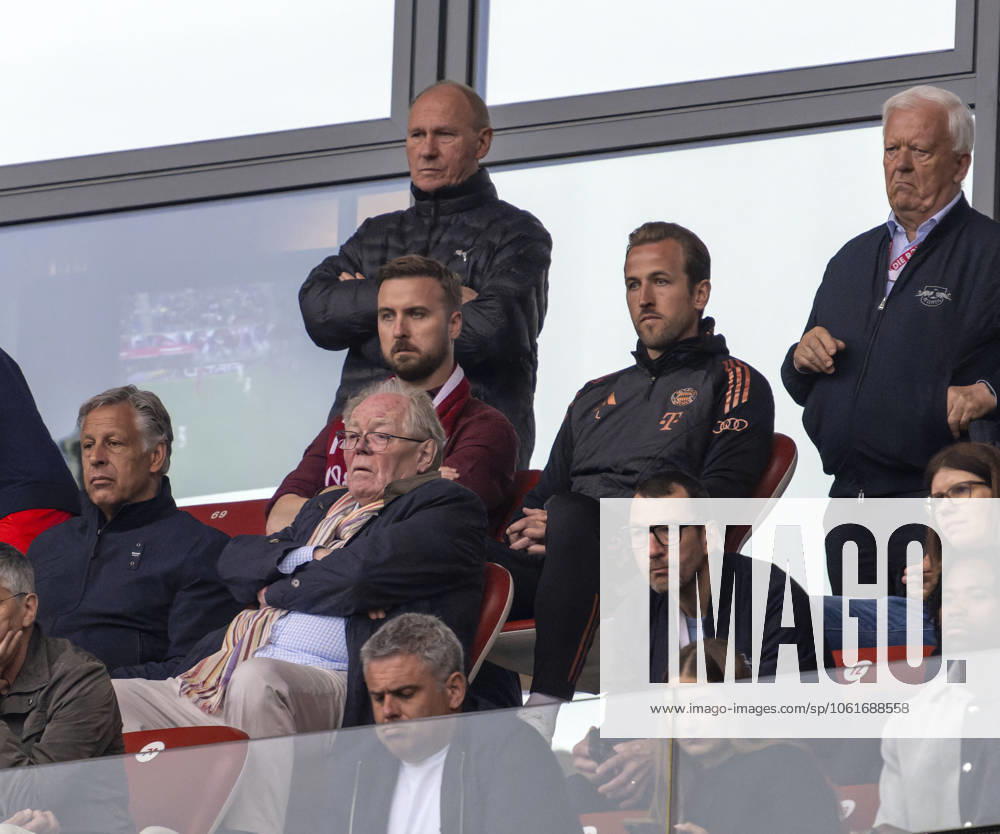 Soccer 1 Bundesliga 2024 2025, Matchday 32, RB Leipzig FC Bayern Munich, in the Red Bull Arena Leipzig, VIP stand, with Harry Kane top right, FC Bayern Munich , brother Charlie Kane to the left,