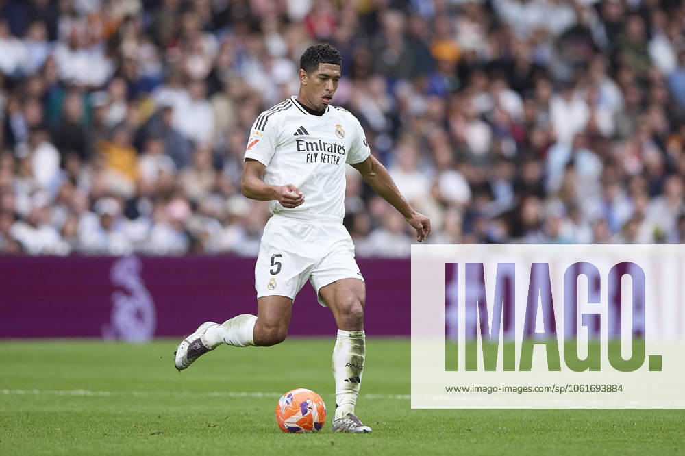 Jude Bellingham Real Madrid CF controls the ball during the LaLiga match between Real Madrid and RC Celta at Santiago Bernabà u on May 4, 2025 in Madrid, Spain Photo by Manu Reino DeFodi Images