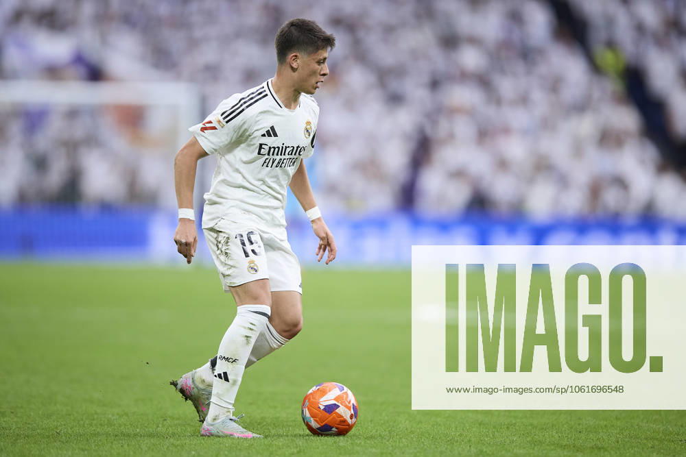 Arda Guller Real Madrid CF controls the ball during the LaLiga match between Real Madrid and RC Celta at Santiago Bernabà u on May 4, 2025 in Madrid, Spain Photo by Manu Reino DeFodi Images