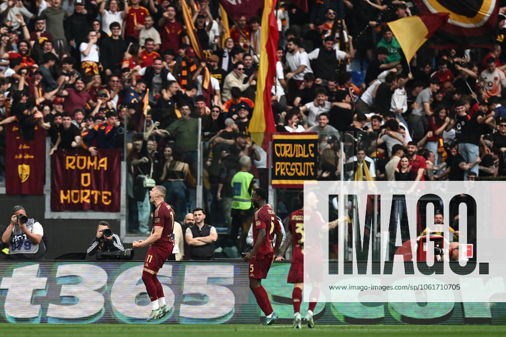 As Roma 04 05 2025 - campionato di calcio serie A Roma-Fiorentina foto Antonello Sammarco Image nella foto: esultanza gol Artem Dovbyk