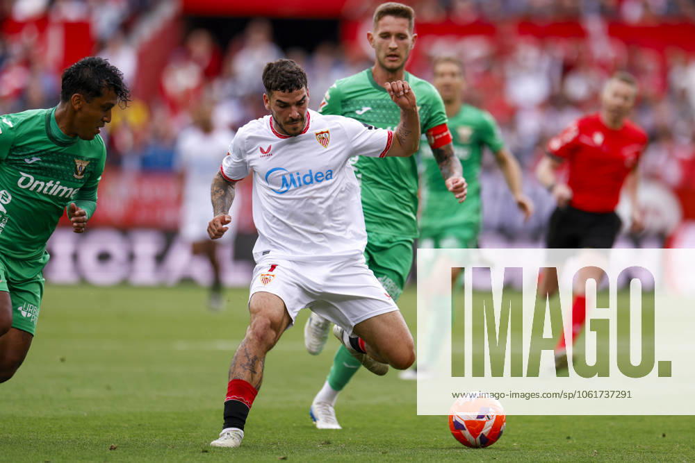 Sevilla FC v CD Leganes - La Liga EA Sports Isaac Romero of Sevilla FC battles for the ball during the La Liga EA Sports match between Sevilla FC and CD Leganes at Sanchez Pizjuan in Seville, Spain, on May 4, 2025. Seville Spain