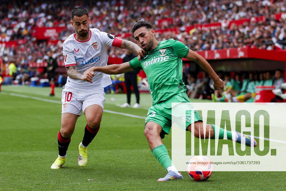 Sevilla FC v CD Leganes - La Liga EA Sports Munir El Haddadi of CD Leganes makes a center to the area during the La Liga EA Sports match between Sevilla FC and CD Leganes at Sanchez Pizjuan in Seville, Spain, on May 4, 2025. Seville Spain