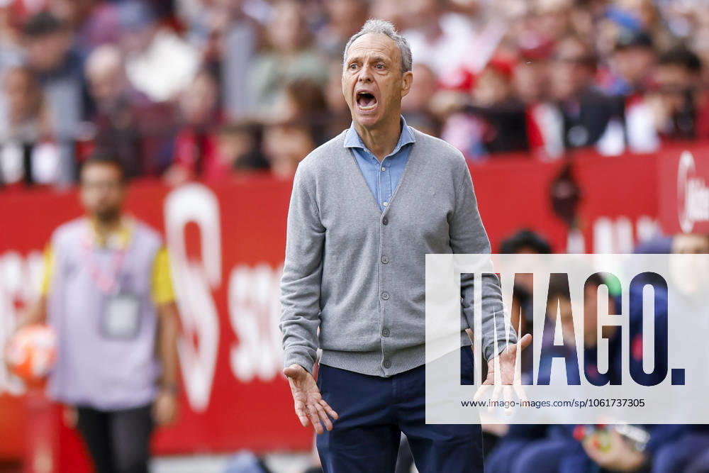 Sevilla FC v CD Leganes - La Liga EA Sports Joaquin Caparros, head coach of Sevilla FC, gives instructions during the La Liga EA Sports match between Sevilla FC and CD Leganes at Sanchez Pizjuan in Seville, Spain, on May 4, 2025. Seville Spain