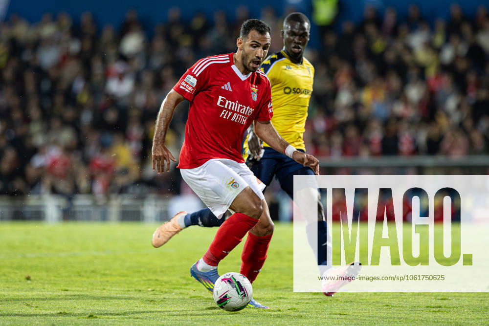 Estoril Praia SAD Vs SL Benfica in Cascais, Portugal - 03 May 2025 Vangelis Pavlidis of SL Benfica and Kevin Boma of Estoril Praia SAD seen in action during the Liga Portugal Betclic match between Estoril Praia SAD and SL Benfica at Estadio Antonio Coimbra da Mota. (Final score: Estoril Praia SAD 1 - 2 SL Benfica). Cascais Portugal