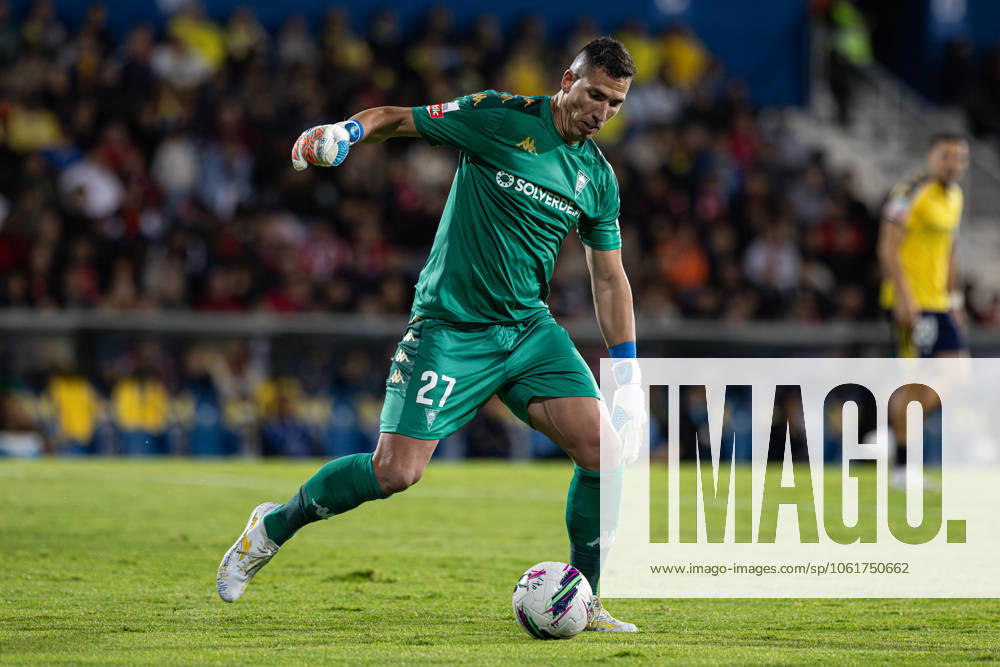 Estoril Praia SAD Vs SL Benfica in Cascais, Portugal - 03 May 2025 Joel Robles of Estoril Praia SAD seen in action during the Liga Portugal Betclic match between Estoril Praia SAD and SL Benfica at Estadio Antonio Coimbra da Mota. (Final score: Estoril Praia SAD 1 - 2 SL Benfica). Cascais Portugal