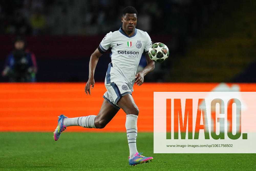ESP: FC Barcelona, Barca Inter de Milan. UEFA Champions League match. Semi-Finals, firs leg Denzel Dumfries of Inter Milan during the UEFA Champions League match, Semi-Finals, firs leg, between FC Barcelona and Inter de Milan played at Lluis Companys Stadium on April 30 2025 in Barcelona Spain. kpng