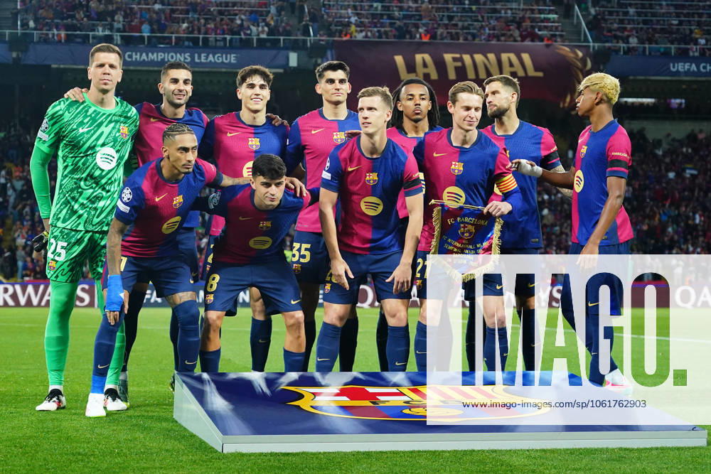 ESP: FC Barcelona, Barca Inter de Milan. UEFA Champions League match. Semi-Finals, firs leg FC Barcelona team group, Mannschaftsbild, Totale during the UEFA Champions League match, Semi-Finals, firs leg, between FC Barcelona and Inter de Milan played at Lluis Companys Stadium on April 30 2025 in Barcelona Spain. kpng