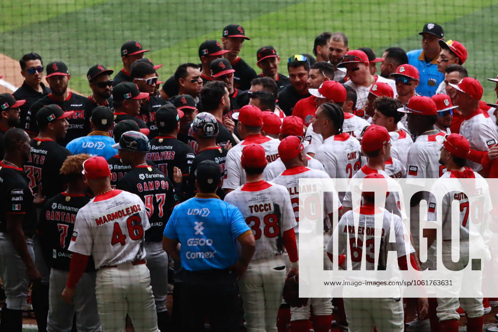 Players of Diablos Rojos del Mexico and Guerreros de Oaxaca confront during the match 3 between Guerreros de Oaxaca and Diablos Rojos del Mo xico as part the 2025 Mexican Baseball League (LMB) at the Alfredo Harp Heloº Stadium. on May 4, 2025 in Mexico City, Mexico. Mexico City Mexico - ZUMAe321 20250504_zsa_e321_012
