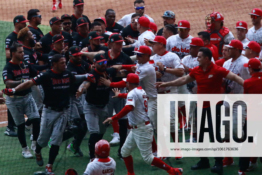 Players of Diablos Rojos del Mexico and Guerreros de Oaxaca confront during the match 3 between Guerreros de Oaxaca and Diablos Rojos del Mo xico as part the 2025 Mexican Baseball League (LMB) at the Alfredo Harp HeloÂº Stadium. on May 4, 2025 in Mexico City, Mexico. Mexico City Mexico - ZUMAe321 20250504_zsa_e321_015