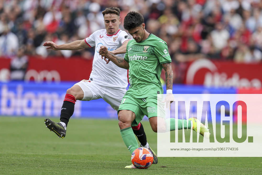 ESP: Sevilla FC-CD Leganes. La Liga EA Sports. Date 34. Juan Cruz of CD Leganes and Adria Pedrosa of Sevilla FC during the La Liga EA Sports match between Sevilla FC and CD Leganes played at Ramon Sanchez Pizjuan Stadium on May 04, 2025 in Sevilla, Spain. kpng