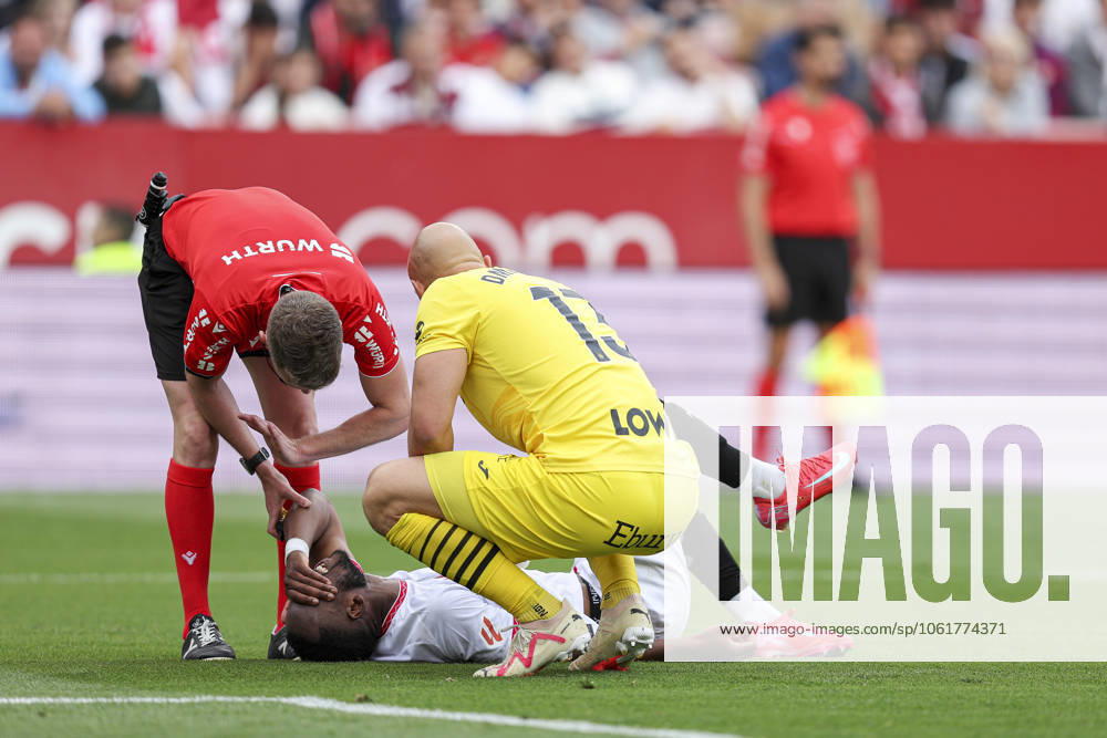 ESP: Sevilla FC-CD Leganes. La Liga EA Sports. Date 34. Dodi Lukebakio of Sevilla FC and Marko Dmitrovic of CD Leganes during the La Liga EA Sports match between Sevilla FC and CD Leganes played at Ramon Sanchez Pizjuan Stadium on May 04, 2025 in Sevilla, Spain. kpng