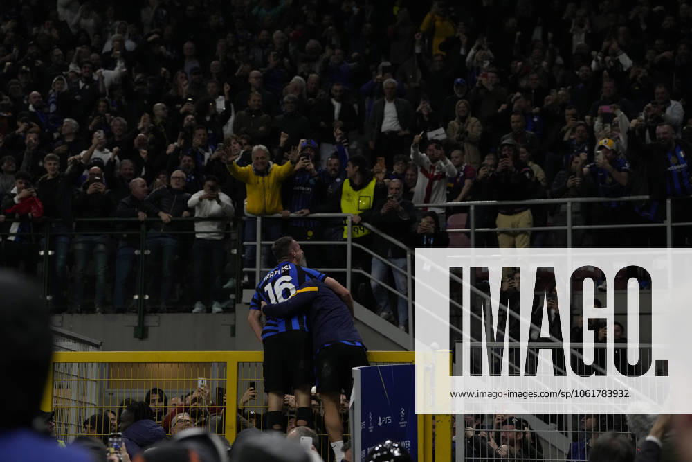 FC Internazionale Milano v FC Barcelona, Barca - UEFA Champions League 2024 25 Semi Final Second Leg Davide Frattesi central midfield of Internazionale and Italy celebrates after scoring his sides first goal during the UEFA Champions League 2024 25 Semi Final Second Leg match between FC Internazionale Milano and FC Barcelona at Giuseppe Meazza Stadium on May 6, 2025 in Milan, Italy. Milan Italy