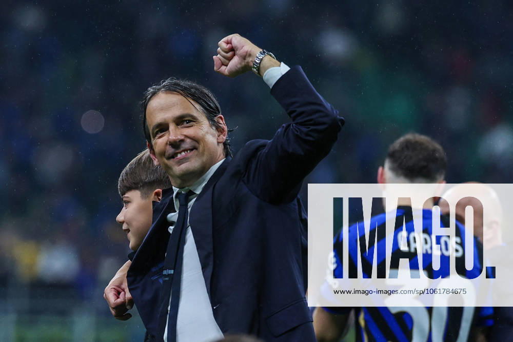 CALCIO - UEFA Champions League - Inter - FC Internazionale vs FC Barcelona, Barca Simone Inzaghi Head Coach of FC Internazionale celebrates the victory at the end of the match during UEFA Champions League 2024 25 Semi Final - 2nd leg football match between FC Internazionale and FC Barcelona at San Siro Stadium Milan Italy