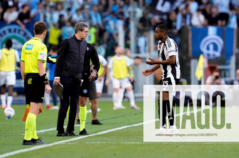 SS Lazio v Juventus FC - Serie A Enilive Pierre Kalulu of Juventus FC leaves the pitch receiving a red card during the Serie A Enilive match between SS Lazio and Juventus FC at Stadio Olimpico on May 10, 2025 in Rome, Italy. Rome Stadio Olimpico Lazio Italy