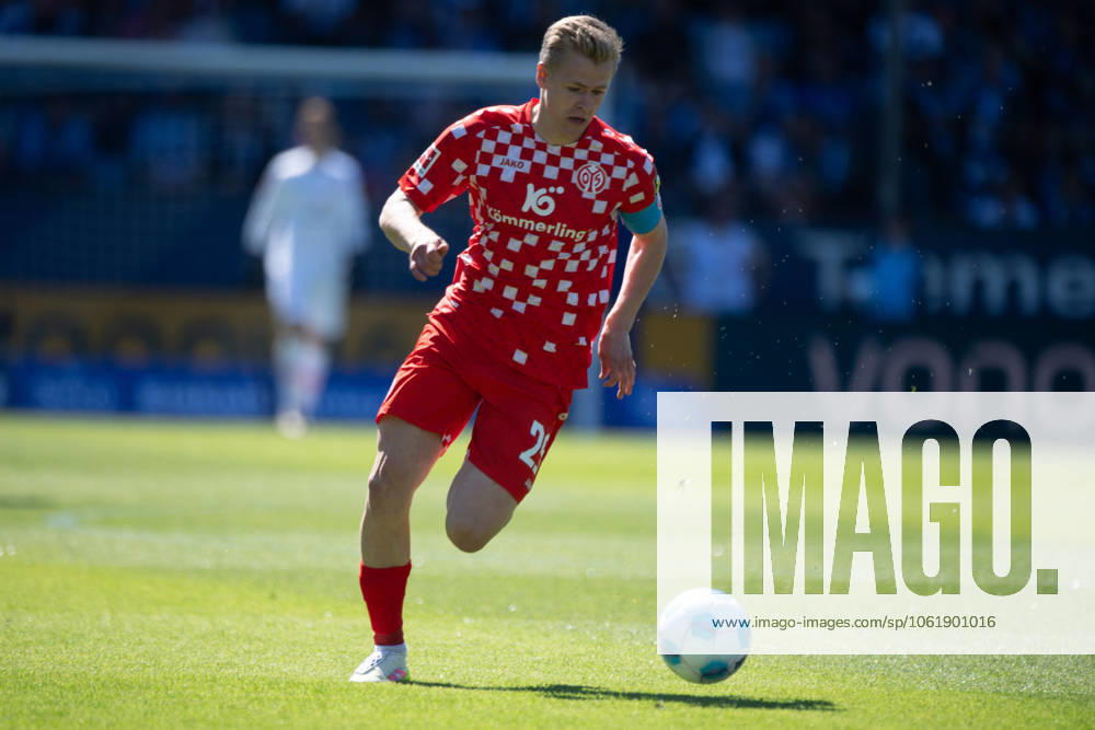 Jonathan BURKARDT MZ action, single action, Soccer 1 Bundesliga, 33 Matchday, VfL Bochum BO 1 FSV Mainz 05 MZ 1 4 am 10 05 2025, Vonovia Ruhrstadion Bochum Germany DFL regulations prohibit any use of photographs as image sequences and or quasi video Â