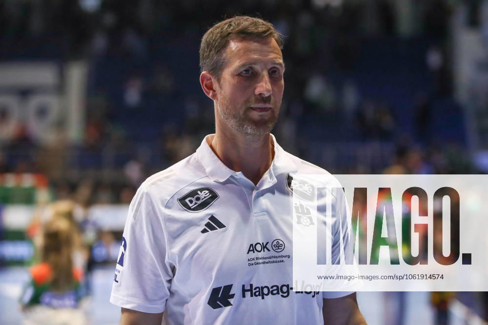 Handball Daikin HBL, SC Magdeburg Handball Sport Verein Hamburg, v l Torsten Jansen Hamburg, coach disappointed, looks disappointed, disappointed Magdeburg