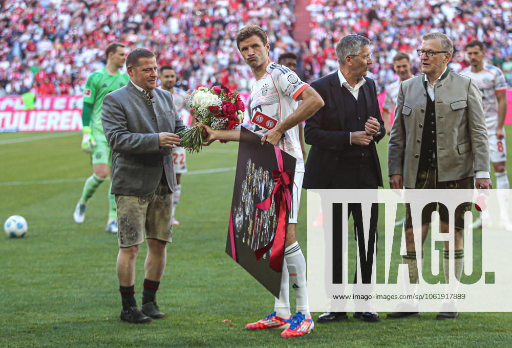 1 Soccer Bundesliga, FC Bayern Muenchen vs Moechnegladbach, Allianz Arena Muenchen, Soccer, Sports, in the picture Max Eberl FC Bayern Muenchen , Thomas Mueller FC Bayern Muenchen , FC Bayern President Herbert Hainer FC Bayern Muenchen and Deputy Chairman Jan Christian Dreesen FC Bayern