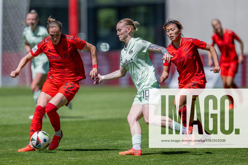 Fight for the ball duel between Sydney Lohmann FC Bayern Muenchen Frauen, 12 and Natasha Kowalski SGS Essen, 10 FC Bayern Muenchen Frauen vs SGS Essen 1968, Football, Google Pixel Womens Bundesliga, 22 Matchday, Season 2024 2025, 11 05 2025 FC Bayern Muenchen Frauen vs SGS Essen 1968, Football, Google Pixel Frauen Bundesliga, 22 Spieltag, Saison 2024 2025, 11 05 2025 Muenchen
