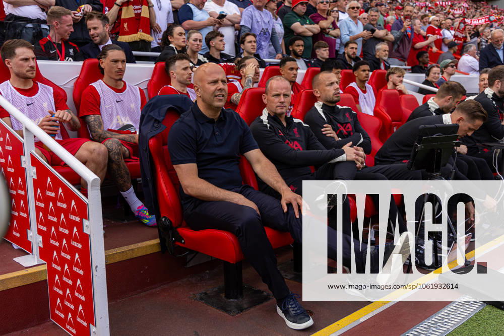 Football - FA Premier League - Liverpool FC v Arsenal FC LIVERPOOL, ENGLAND - Sunday, May 11, 2025: Liverpool s head coach Arne Slot during the FA Premier League match between Liverpool FC and Arsenal FC at Anfield. (Photo by David Rawcliffe Propaganda) LIVERPOOL Anfield MERSEYSIDE ENGLAND