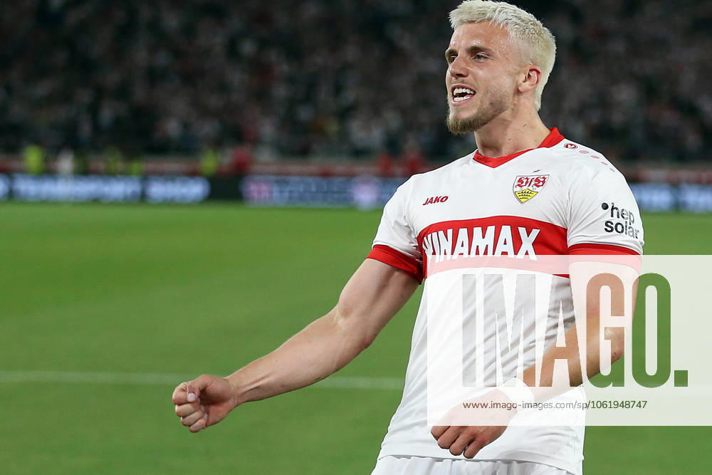 Fussball 1 Bundesliga, VfB Stuttgart FC Augsburg v l Torjubel nach dem Tor zum 4 0 celebrating the goal celebrate durch Ermedin Demirovic VfB Stuttgart Stuttgart