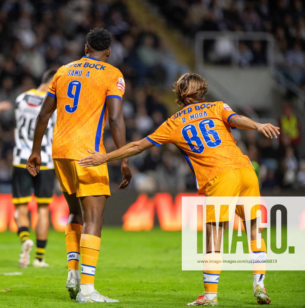 RODRIGO MORA from FC Porto seen animate SAMU OMORODION from FC Porto during the Liga Portugal Betclic 2024 25 match between FC Porto and Boavista FC at Estadio do Bessa Sec XXI on May 11, 2025 in Porto, Portugal Porto Portugal - ZUMAl192 20250511_zsp_l192_028
