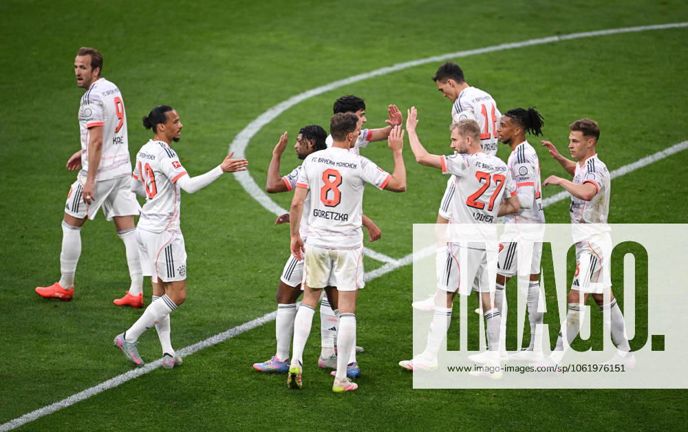 Football 1 Bundesliga Season 2024 2025 33 Matchday FC Bayern Muenchen Borussia Moenchengladbach 10 05 2025 CHEERS FC Bayern Muenchen after the goal for 2 0 Harry Kane, Leroy Sane, Serge Gnabry, Leon Goretzka, Aleksandar Pavlovic, Konrad Laimer, Joao Palhinha, Michael Olise and Joshua Kimmich from left to right