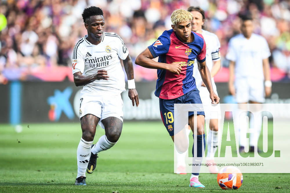 Vinicius Junior (Jr) of Real Madrid and Lamine YAMAL of Barcelona during the LaLiga match between FC Barcelona, Barca and Real Madrid CF at Estadi Olimpic Lluis Companys on May 11, 2025 in Barcelona, Spain. Barcelona Spain - ZUMAm308 20250511_zsp_m308_042